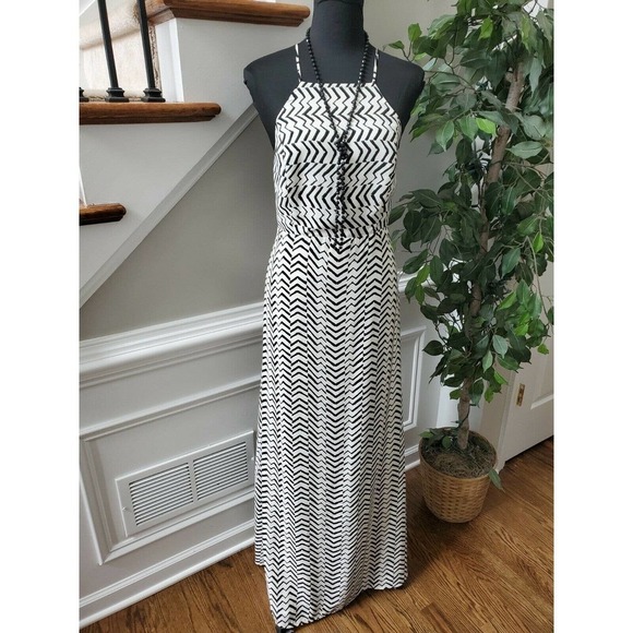 Forever 21 Dresses & Skirts - Forever 21 Women's Black & White 100% Polyester Strappy Long Maxi Dress Size L